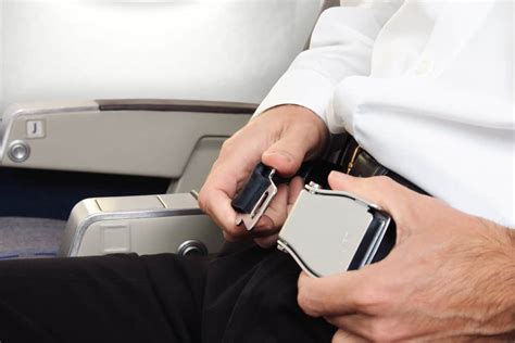 Cara Mudah Memasang Seat Belt Pada Pesawat untuk Kenyamanan dan Keselamatan Maksimal
